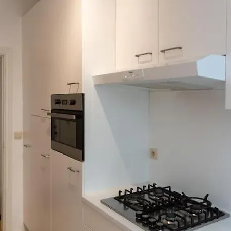 The View - Spacious 2 Bdr Appt In With View Apartment *